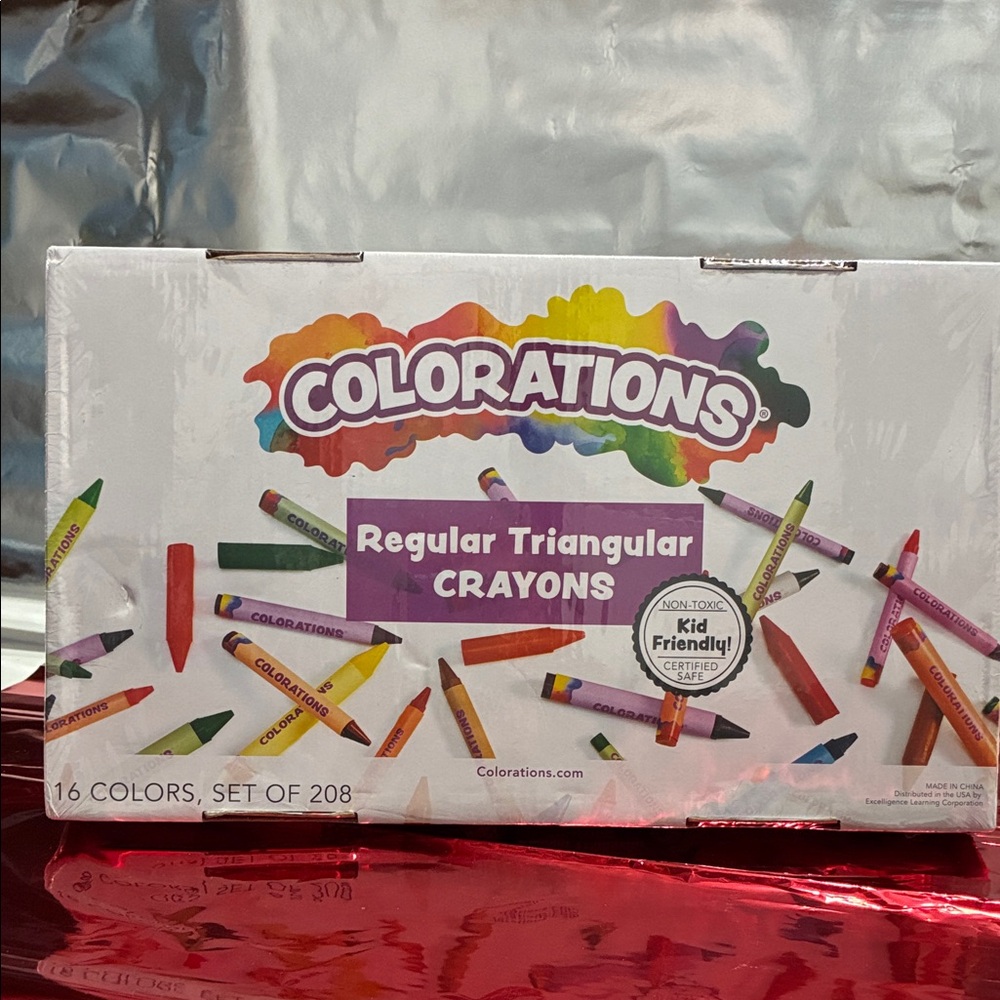 Triangular Crayons - 16 Vibrant Colors